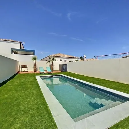 Villa Avec Piscine Montblanc Exterior photo